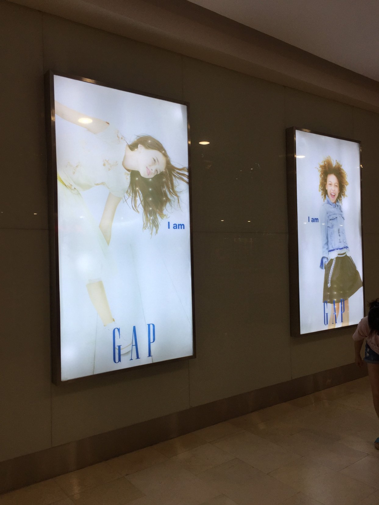 Biển hộp đèn mica khung bao inox