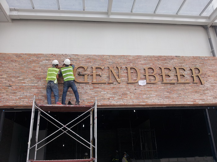 Công trình biển hiệu mica hệ thống nhà hàng Legend Beer