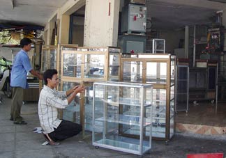 Khung nhôm, cửa kính, vách ngăn nhôm kính giá rẻ tại Hà Nội